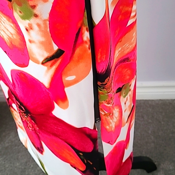 Midi skirt - white background with fushia flowers. Side zip. New with tags. - Picture 3 of 5